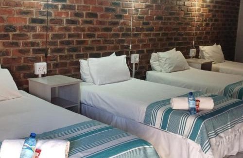 Phokwane Cabin | Bostons Lodge & Restaurant