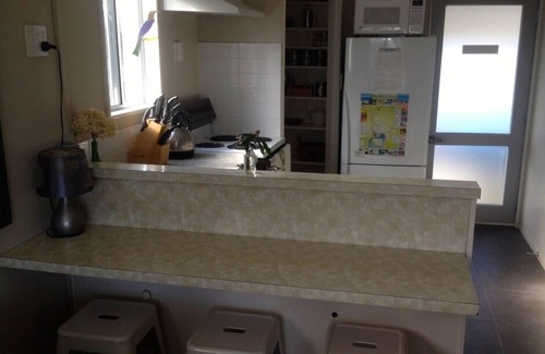 Richmond Heights Apartment | Botanic Bliss-Clean and green, next to reserve and beautiful Botanic Gardens