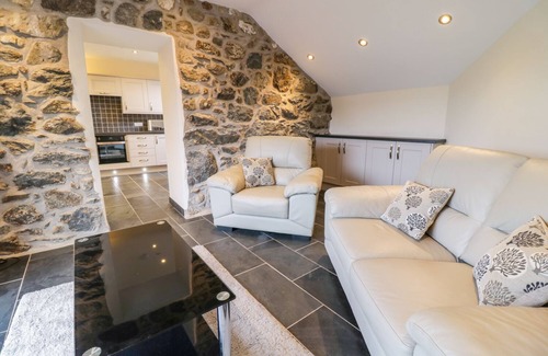 Llanuwchllyn Cottage | BOTHI, romantic, luxury holiday cottage, with hot tub in Llanuwchllyn