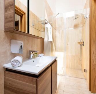 Mad Hotel | Botrytis Borhotel