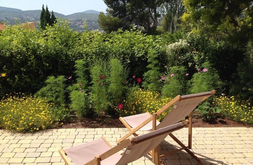 Cassis Villa | Bottom of independent 60m2 villa, 2 bedrooms, large terrace and golf ball