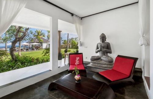 Banjarangkan Villa | Bougain Villa - 5 Bedroom, Oceanfront villa inc. Chef