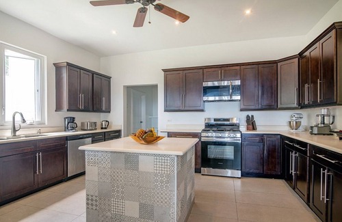 Montego Bay Villa | Bougain Villa - contemporary 6 bedroom home in Spring Farm, Jamaica