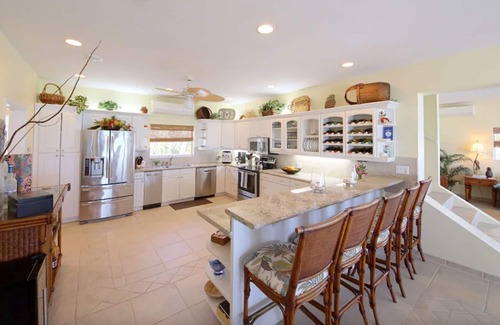 Tar Bay House | Bougainvillea House Offers a relaxed approach to luxury living