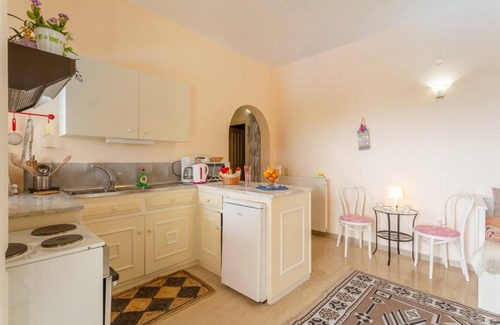 Gimari Villa | Bougainvillea - Three Bedroom Villa, Sleeps 8