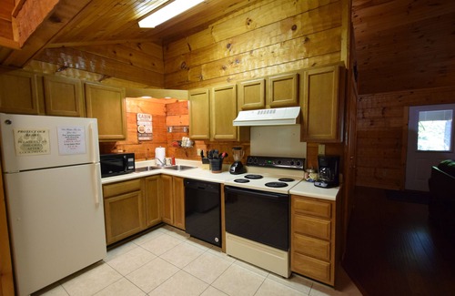 Townsend Cabin | Boulder Pass, 5 miles from the Great Smoky Mountain park entrance in Townsend !