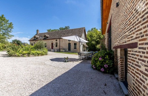 Charette House | Bourgogne Détente - "Loft de Varennes"