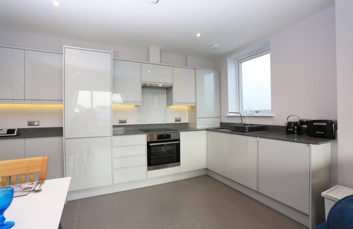 Southbourne Apartment | BOURNECOAST: MODERN PROPERTY WITH SEA VIEWS OPPOSITE THE SANDY BEACH - FM6193