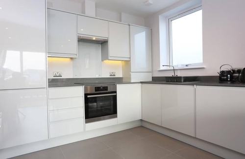 Southbourne Apartment | BOURNECOAST: MODERN PROPERTY WITH SEA VIEWS OPPOSITE THE SANDY BEACH - FM6193