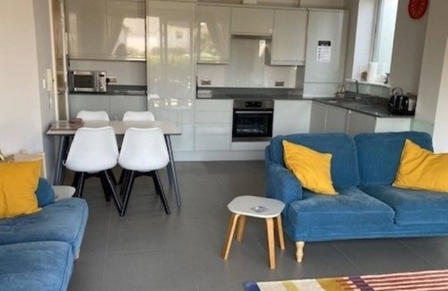 Southbourne Apartment | BOURNECOAST: MODERN PROPERTY WITH SEA VIEWS OPPOSITE THE SANDY BEACH - FM6193