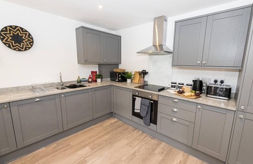 Southbourne Apartment | BOURNECOAST: STYLISH FLAT-BALCONY/SEA GLIMPSES-PARKING-10 MIN WALK TO BEACH-8406