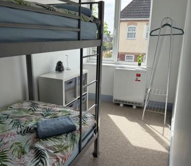 Boscombe Apartment | Bournemouth spacious 4BR duplex by AFC Stadium, Contractors, Groups, Families