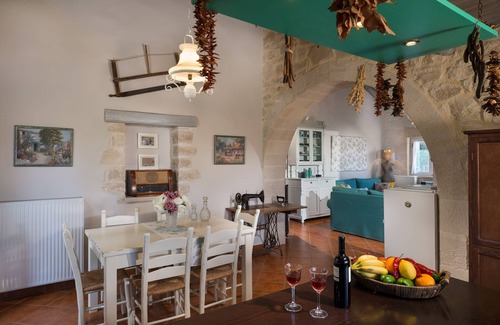 Filippos Villa | Boutique Βίλα Πέτρα Ελένη