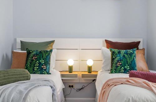 East Perth Apartment | Boutique 2BR Apartment close to Optus Stadium & CBD