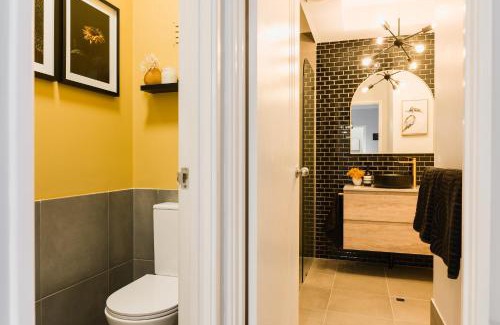 East Perth Apartment | Boutique 2BR Apartment close to Optus Stadium & CBD
