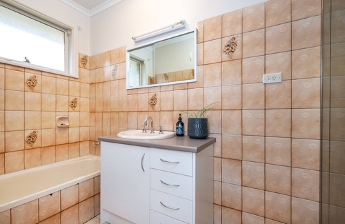 Shepparton South House | Boutique, 3 bedroom family home away from home