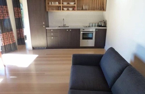 Hot Water Beach Apartment | Boutique Apartment with Sea Views (Bure 2 - Wai)
