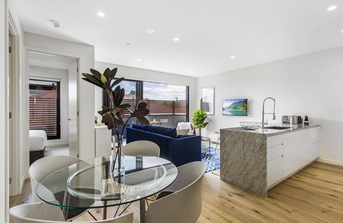 Carnegie Apartment | Boutique apartment in quiet, sought-after suburb