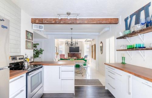 Southmoreland Apartment | Boutique Apartment in 1905 Victorian Home - Plaza - Westport