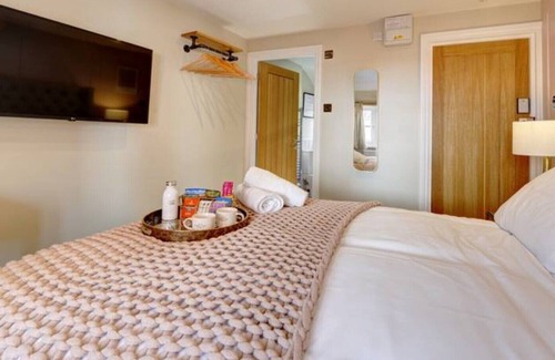 Henley-in-Arden House | Boutique bedroom within guesthouse