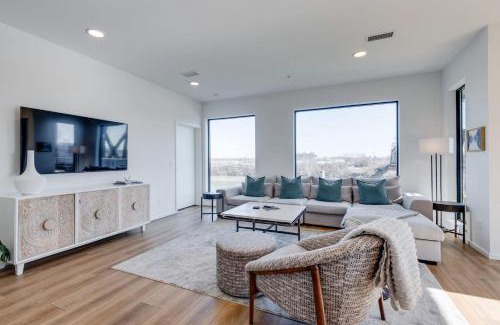North Capitol House | Boutique Condo On Nashville Riverfront- Park Free