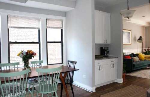 Greater Grand Crossing House | BOUTIQUE GARDEN HOUSE CHICAGO 3-STORY sleeps 12