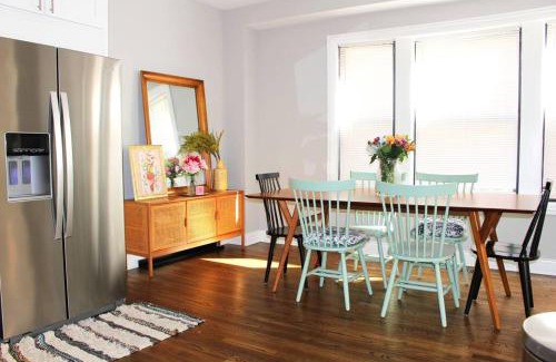Greater Grand Crossing House | BOUTIQUE GARDEN HOUSE CHICAGO 3-STORY sleeps 12