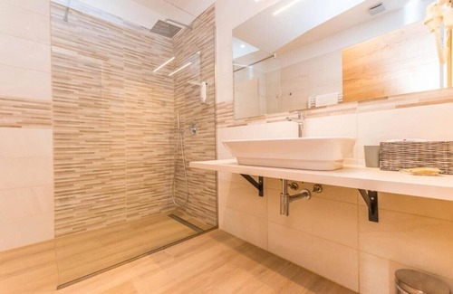 Lanterna Apartment | Boutique Hotel Imperial /King Room 2