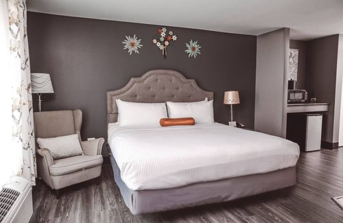 Zion House | Boutique Hotel with Bonfire Gatherings & Quiet Mornings w/Garden Views