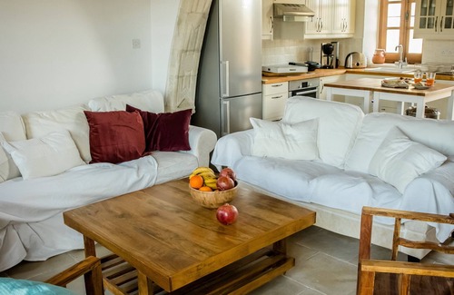 Lofou House | Boutique house/large garden/great mountain views