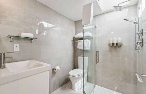 North Downtown Hotel | Boutique Room steps from Downtown Mall | Rose Jean - Room #2