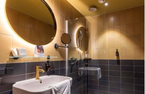 Kralingen-Crooswijk Hotel | Boutique Stay Near Rotterdam Nightlife & Attractions – The Slaak Hotel - 2 Units