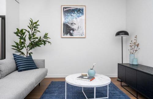 Glen Iris Apartment | Boutique Stays - Axel Apartments 202 The Radnor