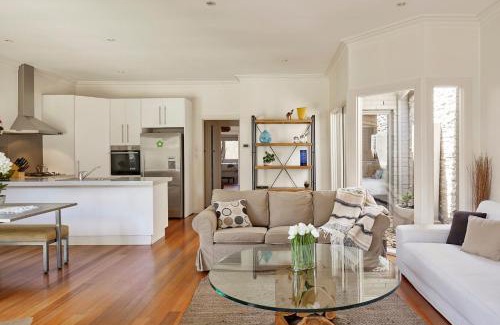 Mordialloc House | Boutique Stays - Mordi Sands