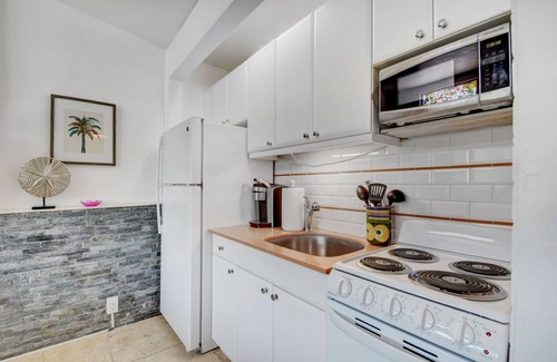 Ocean Ridge Apartment | Boutique Style Apartment with Pool 200 meters from the beach