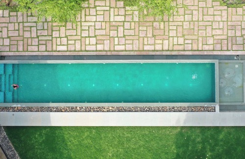 Junagadh Villa | Boutique wilderness stay by forest lawns. Peaceful! Pet‑Friendly!