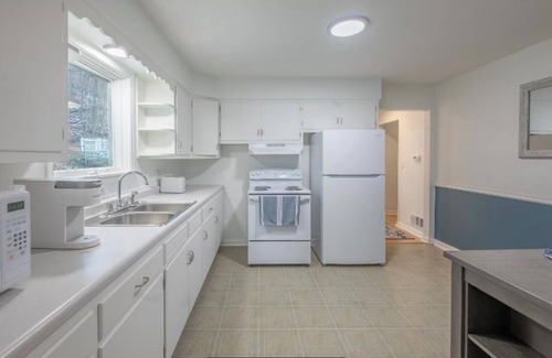 Peoria Heights House | Bow wow-meow 2nd- Five minutes from downtown Peoria