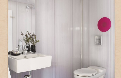 Collado Mediano Hotel | Box art hotel