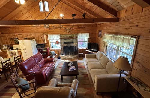 Ponca Cabin | Boxley Valley cabin near Buffalo National River.