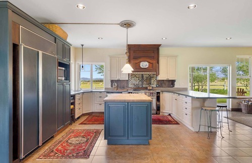 Bozeman House | Bozeman Farmstead - Country Side Stay & Mtn Views