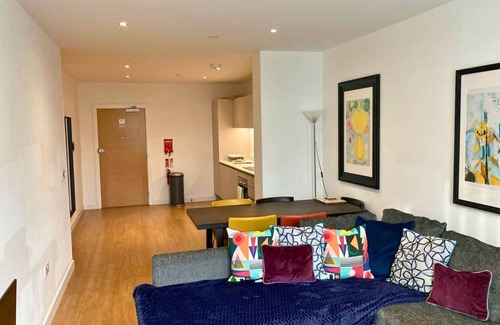 Bracknell Apartment | Bracknell Stunning, Two Bedroom (Two Bath) Apartment with Spectacular Views