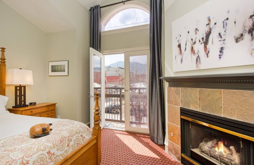 Central Boulder Bed & Breakfast | Bradley Boulder Inn