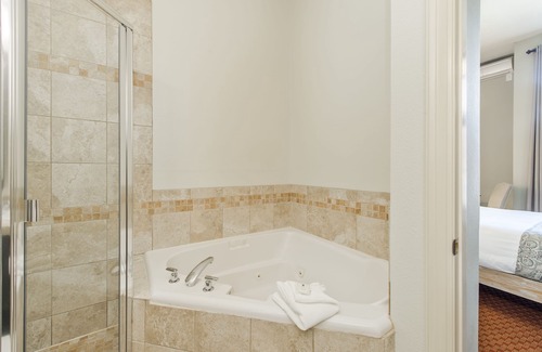 Central Boulder Bed & Breakfast | Bradley Boulder Inn