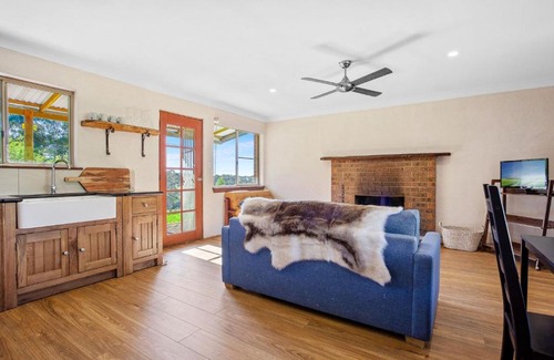 Central Tilba House | Braeside Cabin One Pinkwood