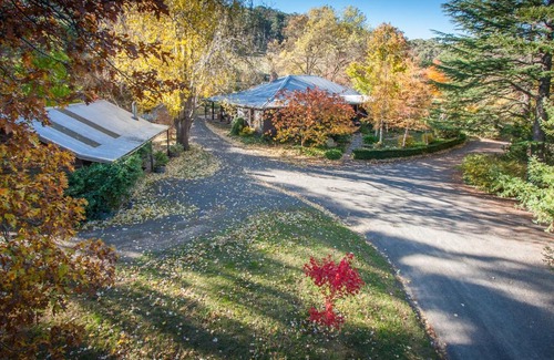 Mount Macedon Hotel | Braeside Mount Macedon Country Retreat Bed and Breakfast