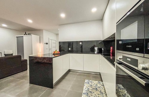 Braganca Apartment | Bragança holiday home tourists newapartment students worker bed linen and towels