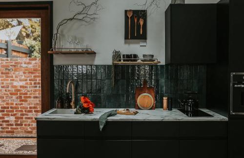 Hobart Central Business District Apartment | Braithwaite Hobart - Chic Retreat with Outdoor Bath