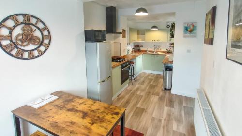 Rhondda Cynon Taff House | Bramble Cottage In The Wonderful Rhondda Valley by StayStaycations