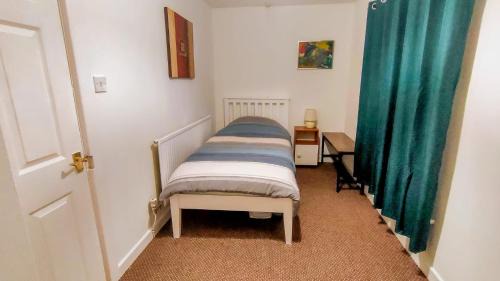 Rhondda Cynon Taff House | Bramble Cottage In The Wonderful Rhondda Valley by StayStaycations