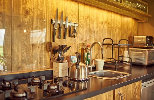 Glastonbury Cottage | BRAMLEY LODGE, pet friendly, with open fire in Glastonbury